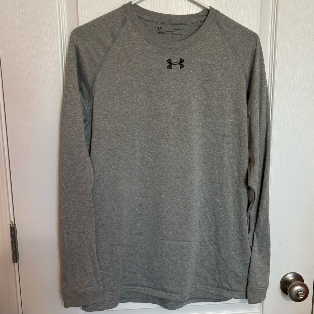 Men’s Under Armor Long Sleeve Loose Fit Tee Size Medium #350 Grey Polyester